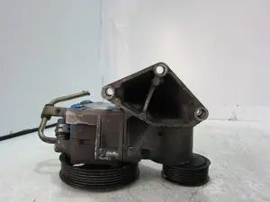 Foto de BOMBA DIRECCION FORD FOCUS BERLINA (CAK) referencia 2S413A696AA foto 5
