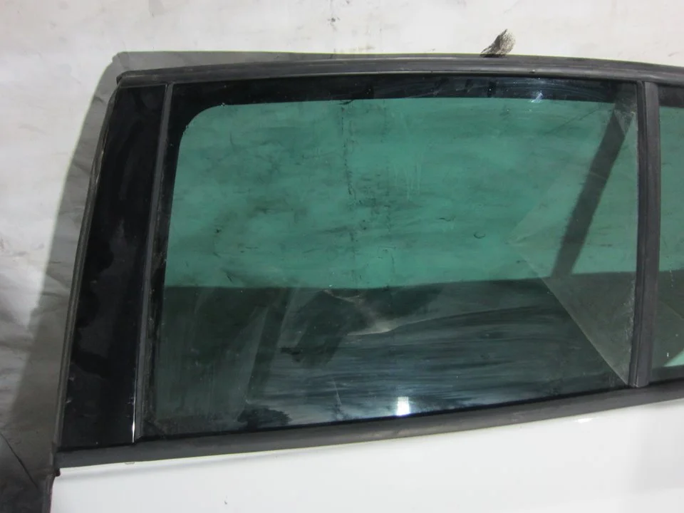 Foto de LUNA TRASERA IZQUIERDA VOLKSWAGEN GOLF VI (5K1)(10.2008) 1.6 TDI DPF (105 CV / 77 KW) referencia 5K6845025C