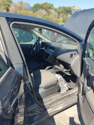 Foto de GOMAS CONTORNO PUERTA SEAT ALTEA (5P1) 2.0 TDI (140 CV / 103 KW)