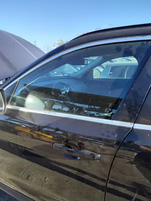 Foto de LUNA DELANTERA IZQUIERDA JAGUAR F-PACE 3.0 V6 Diesel CAT (301 CV / 221 KW) referencia HK8321411AA