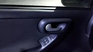 Foto de MANETA INTERIOR DELANTERA IZQUIERDA OPEL CORSA C 1.2 16V CAT (Z 12 XE / LW4) (75 CV / 55 KW) referencia 13104263