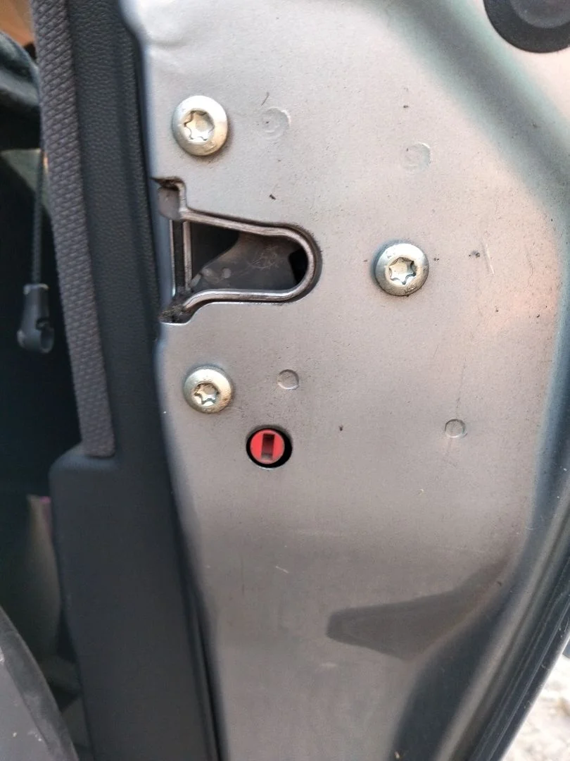 Foto de CERRADURA PUERTA TRASERA DERECHA OPEL ASTRA H BERLINA