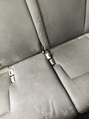 Foto de ENGANCHE CINTURON TRASERO DERECHO RENAULT CLIO III 1.5 dCi Diesel CAT (86 CV / 63 KW)