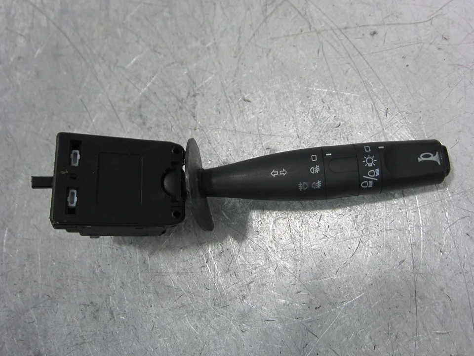 Foto de MANDO MULTIFUNCION PEUGEOT PARTNER (S1)(07.1996) 1.9 Diesel (69 CV / 51 KW)