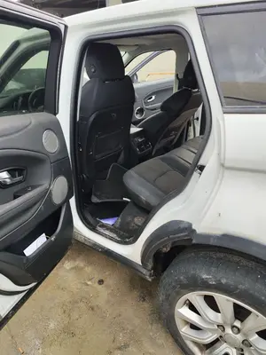 Foto de GOMAS CONTORNO PUERTA LAND ROVER RANGE ROVER EVOQUE 2.0 Td4 CAT (150 CV / 110 KW)