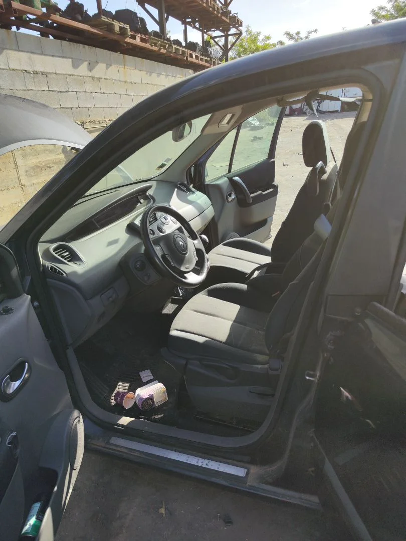Foto de GOMAS CONTORNO PUERTA RENAULT SCENIC II (JM) 1.5 dCi Diesel (106 CV / 78 KW)