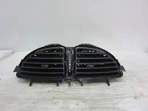 Foto de REJILLA DELANTERA CITROEN C5 BERLINA 2.2 HDi FAP CAT (4HX / DW12ED4) (133 CV / 98 KW) referencia 963261727A
