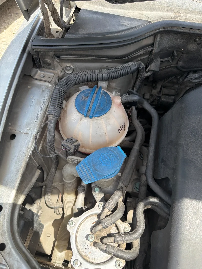 Foto de DEPOSITO EXPANSION SEAT LEON (1P1)