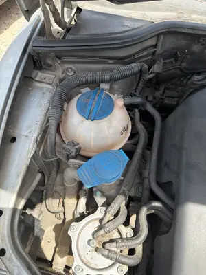 Foto de DEPOSITO EXPANSION SEAT LEON (1P1)