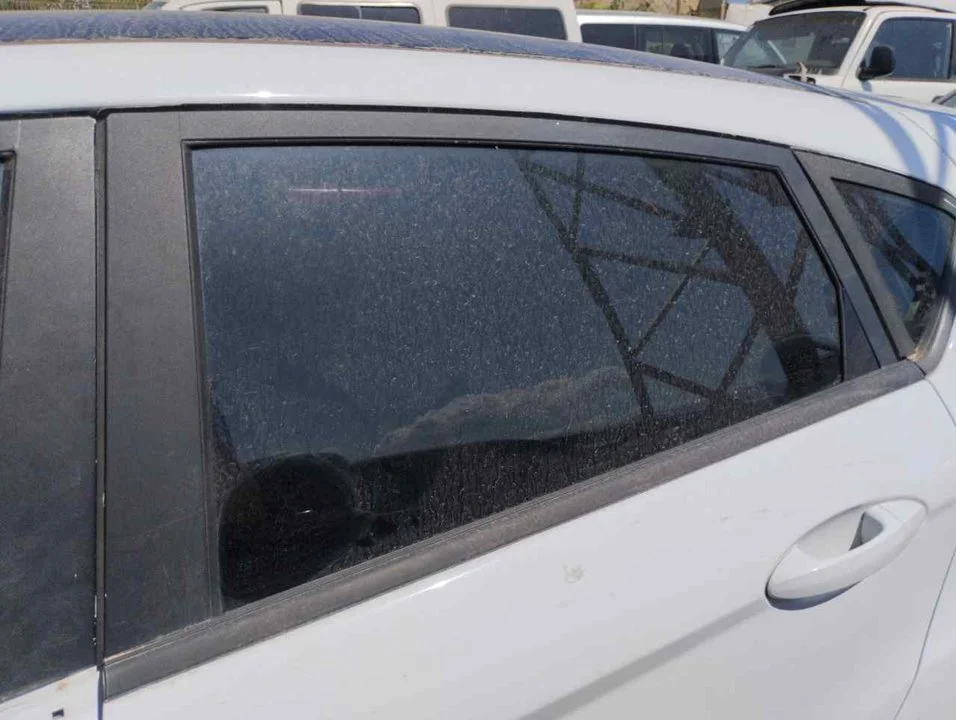 Foto de LUNA TRASERA IZQUIERDA FORD FIESTA (CNN) 1.5 TDCi CAT (75 CV / 55 KW) referencia 43R00048