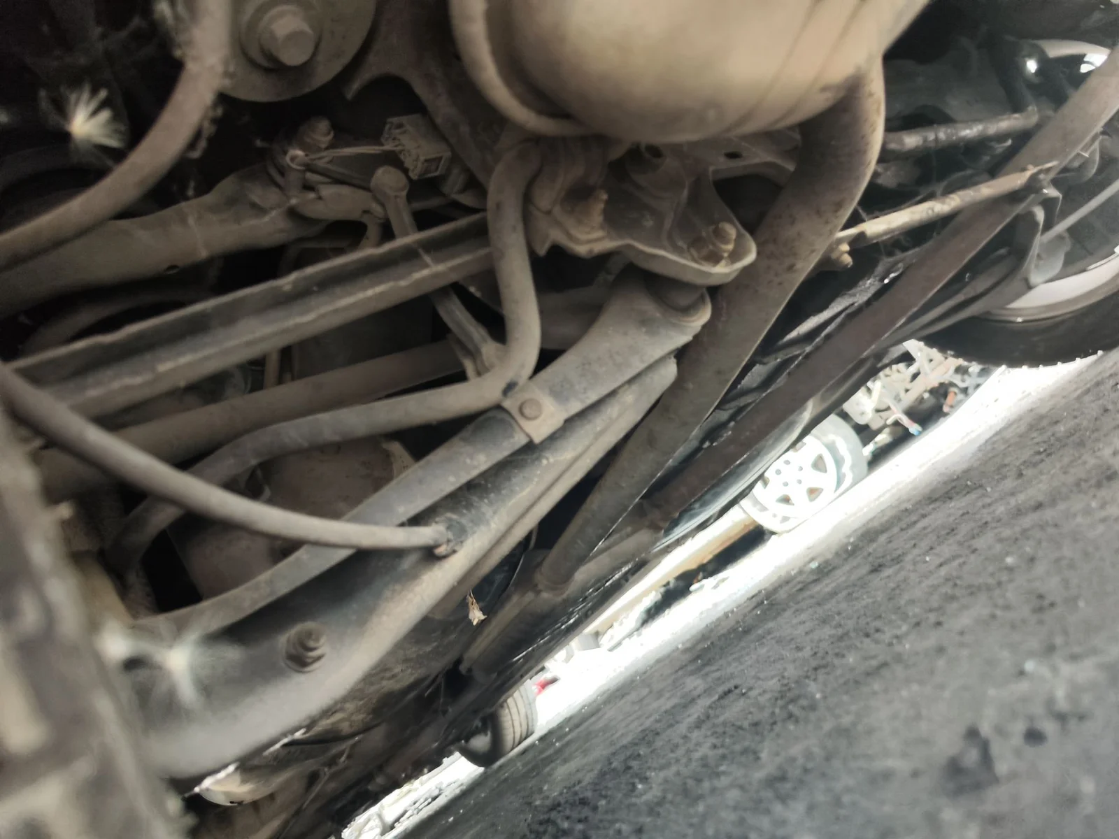 Foto de BARRA ESTABILIZADORA TRASERA AUDI A6 BERLINA (4B2) 2.5 V6 24V TDI (180 CV / 132 KW) referencia 4B0511409E