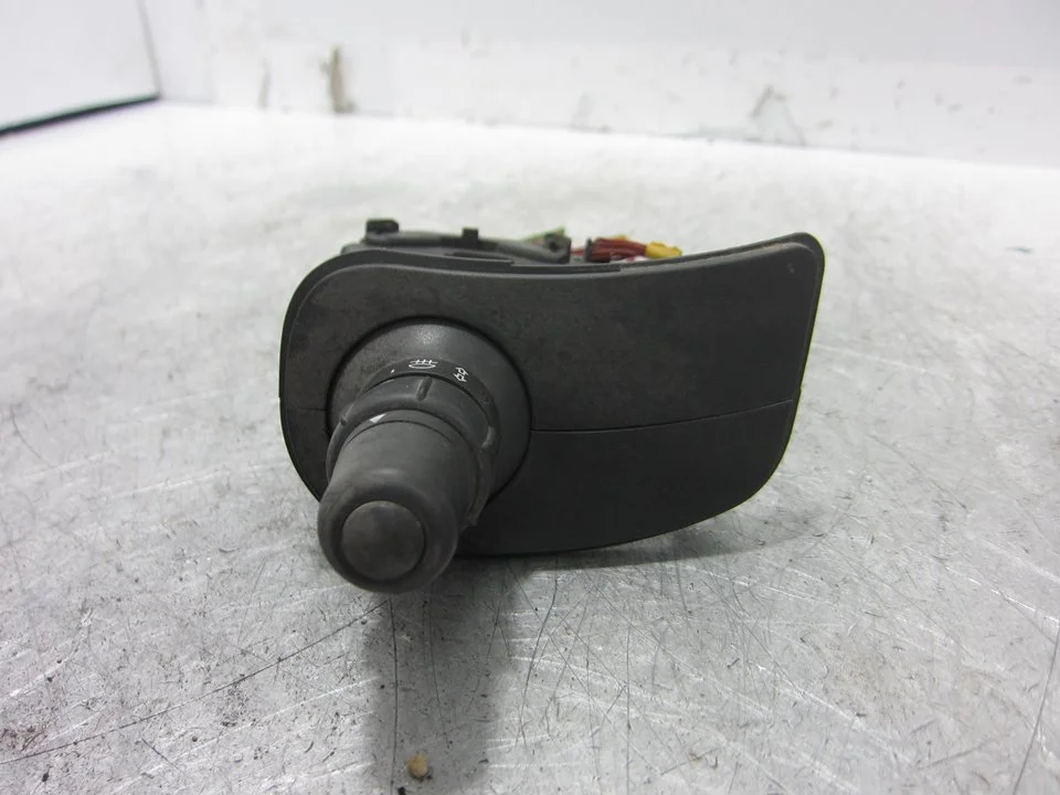 Foto de MANDO LUCES RENAULT MODUS I 1.4 16V (98 CV / 72 KW) referencia 88102001