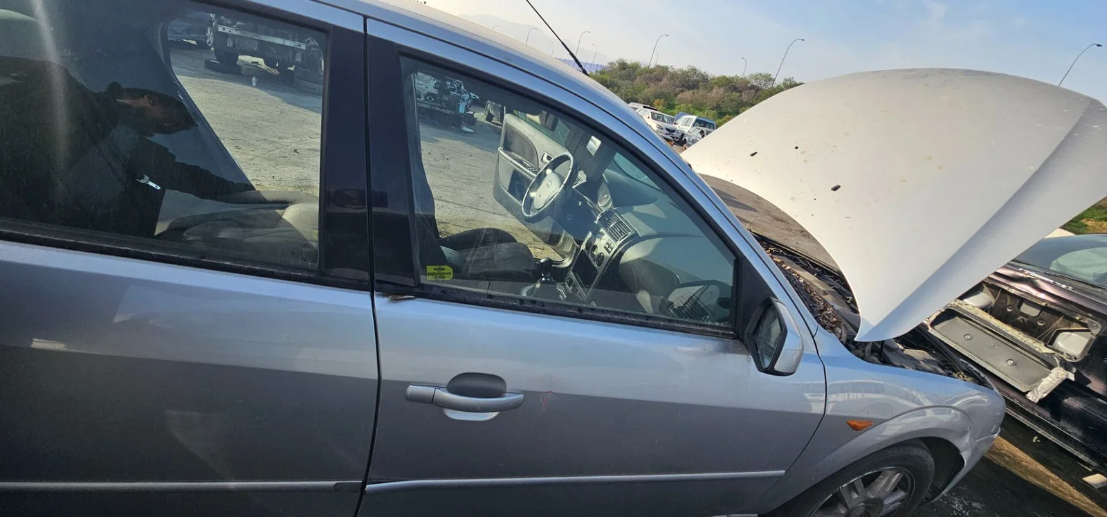 Foto de PUERTA DELANTERA DERECHA FORD MONDEO BERLINA (GE) 2.0 16V DI TD CAT (116 CV / 85 KW) referencia 1446436