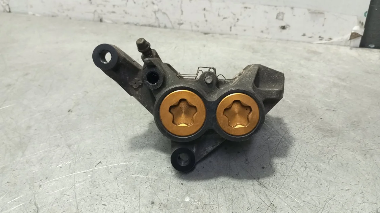 Foto de PINZA DE FRENO DELANTERA IZQUIERDA YAMAHA FZ 8 / FAZER8 779 cm3 - 78.1 kW (0 CV / 0 KW) referencia 2D12580U0000