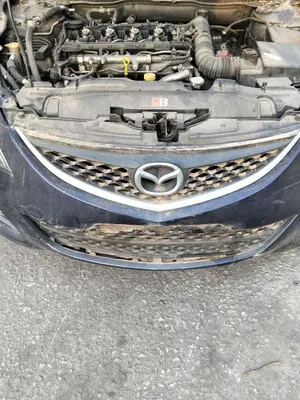 Foto de REJILLA DELANTERA MAZDA 6 BERLINA (GH) 2.2 Turbodiesel CAT (163 CV / 120 KW)