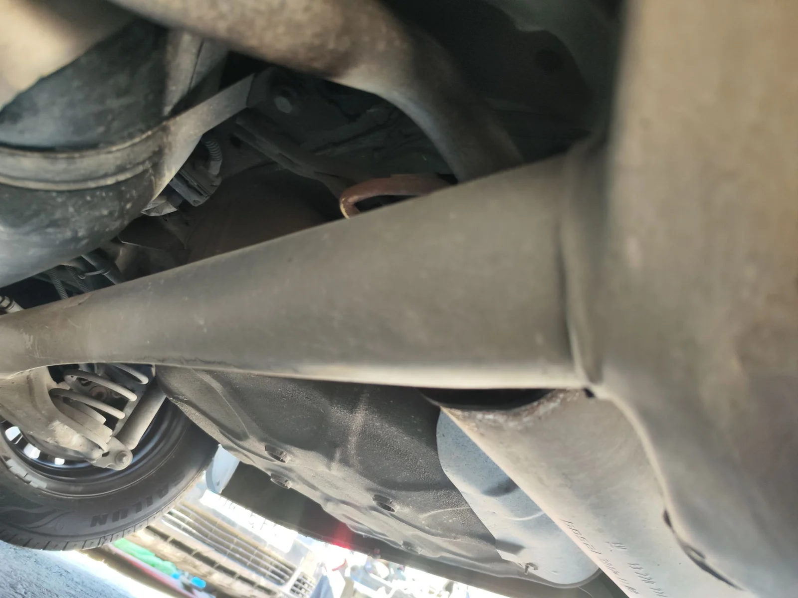 Foto de EJE TRASERO OPEL CORSA D 1.2 16V CAT (Z 12 XEP / LB4) (80 CV / 59 KW)