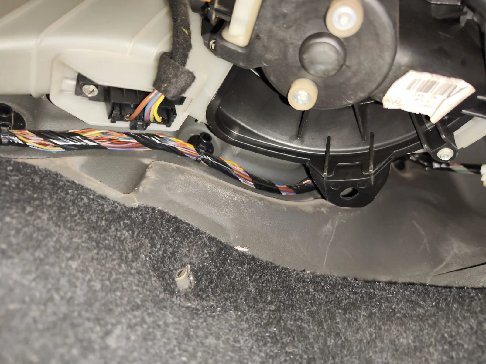 Foto de VENTILADOR CALEFACCION OPEL CORSA D 1.2 16V CAT (Z 12 XEP / LB4) (80 CV / 59 KW)