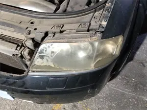 Foto de FARO IZQUIERDO AUDI ALLROAD QUATTRO QUATTRO (4B5)
