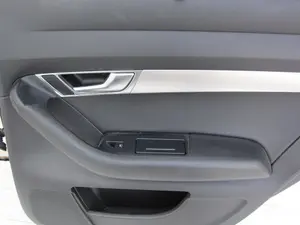 Foto de GUARNECIDO PUERTA TRASERA DERECHA AUDI A6 BERLINA (4F2) 4.2 V8 40V (335 CV / 246 KW) foto 2