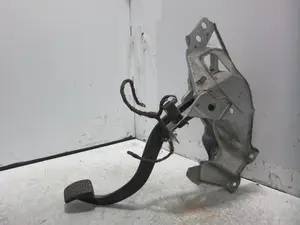 Foto de PEDAL EMBRAGUE OPEL ASTRA H BERLINA 1.7 16V CDTI (101 CV / 74 KW) referencia 13173772 foto 4