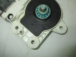 Foto de MOTOR ELEVALUNAS TRASERO IZQUIERDO OPEL VECTRA C BERLINA 1.9 16V CDTI CAT (Z 19 DTH / LRD) (150 CV / 110 KW) referencia 0536007702 foto 10