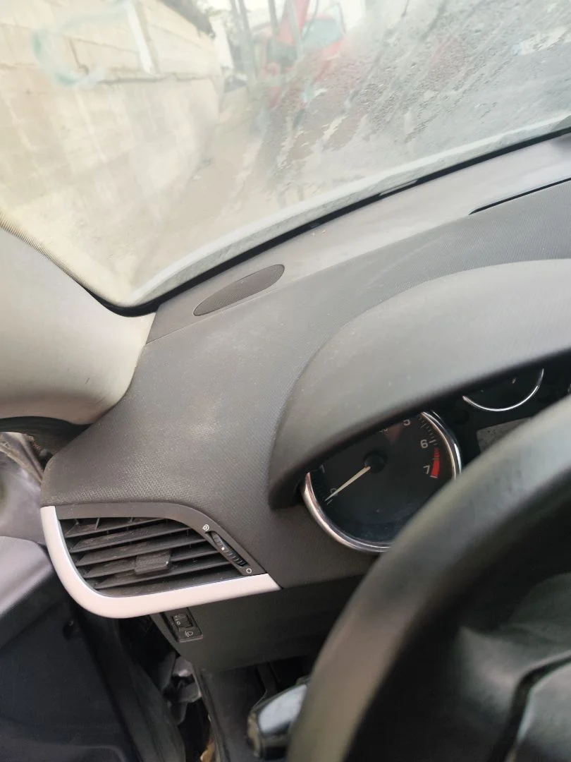 Foto de SALPICADERO PEUGEOT 207 CC CABRIO-COUPÉ 1.6 16V (120 CV / 88 KW)
