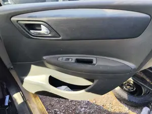 Foto de GUARNECIDO PUERTA TRASERA DERECHA CITROEN C4 BERLINA referencia 9330XQ