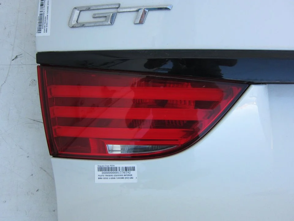 Foto de PILOTO TRASERO IZQUIERDO INTERIOR BMW SERIE 5 GRAN TURISMO (F07) 3.0 24V Turbo (306 CV / 225 KW)