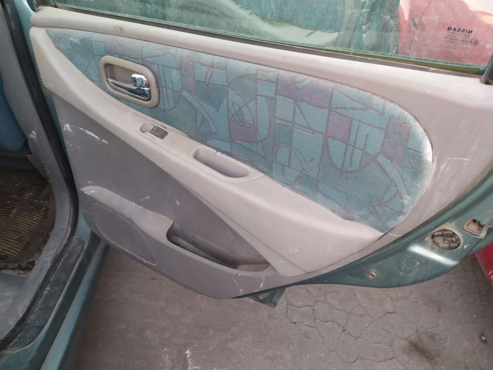 Foto de MANETA INTERIOR TRASERA DERECHA NISSAN ALMERA TINO (V10M) 1.8 16V CAT (114 CV / 84 KW) referencia 80670BN800