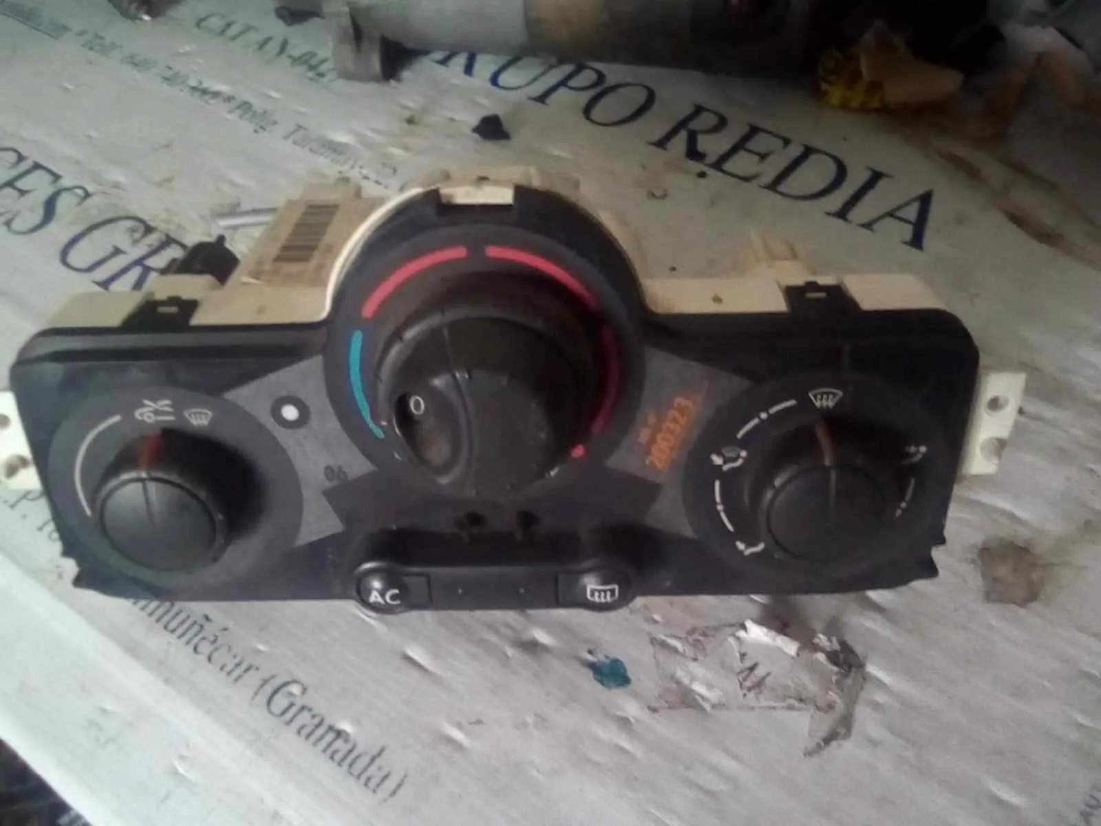 Foto de MANDO CALEFACCION / AIRE ACONDICIONADO RENAULT MEGANE II BERLINA 5P referencia 7701055146
