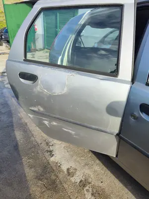 Foto de PUERTA TRASERA DERECHA FIAT II PUNTO (188) BERLINA 1.2 CAT (60 CV / 44 KW)