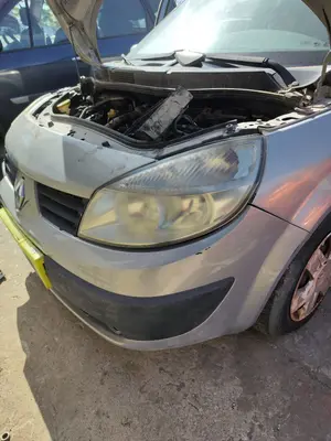 Foto de FARO IZQUIERDO RENAULT SCENIC II 1.5 dCi Diesel (101 CV / 74 KW) foto 3