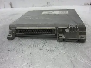 Foto de CENTRALITA MOTOR UCE RENAULT 19 (B/C/L53) referencia 7700864484 foto 3