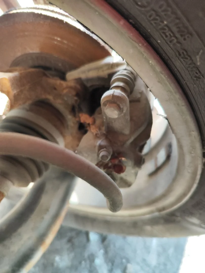 Foto de PINZA DE FRENO DELANTERA IZQUIERDA RENAULT CLIO III 1.4 16V (98 CV / 72 KW)