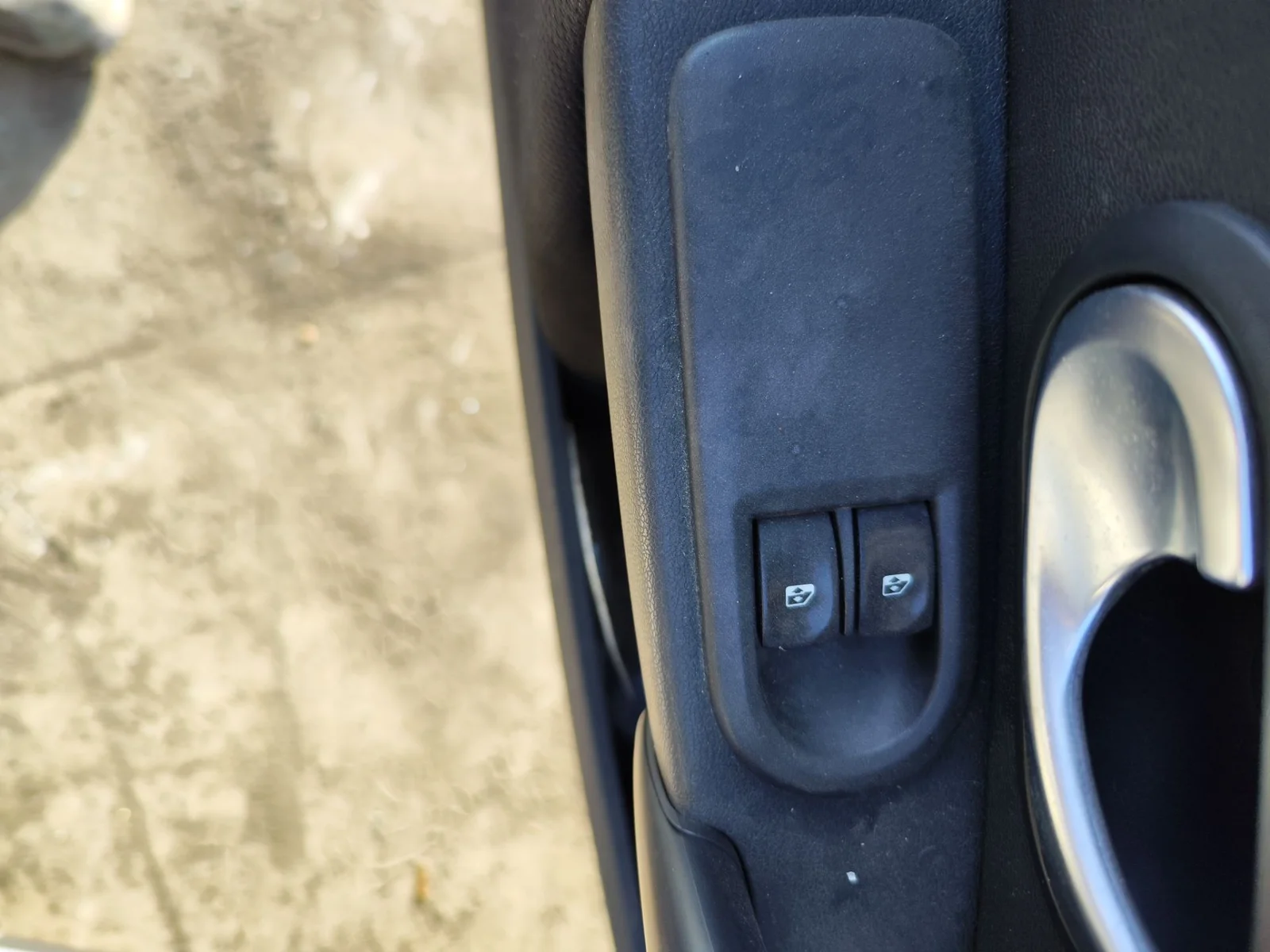 Foto de MANDO ELEVALUNAS DELANTERO IZQUIERDO RENAULT CLIO III 1.4 16V (98 CV / 72 KW)