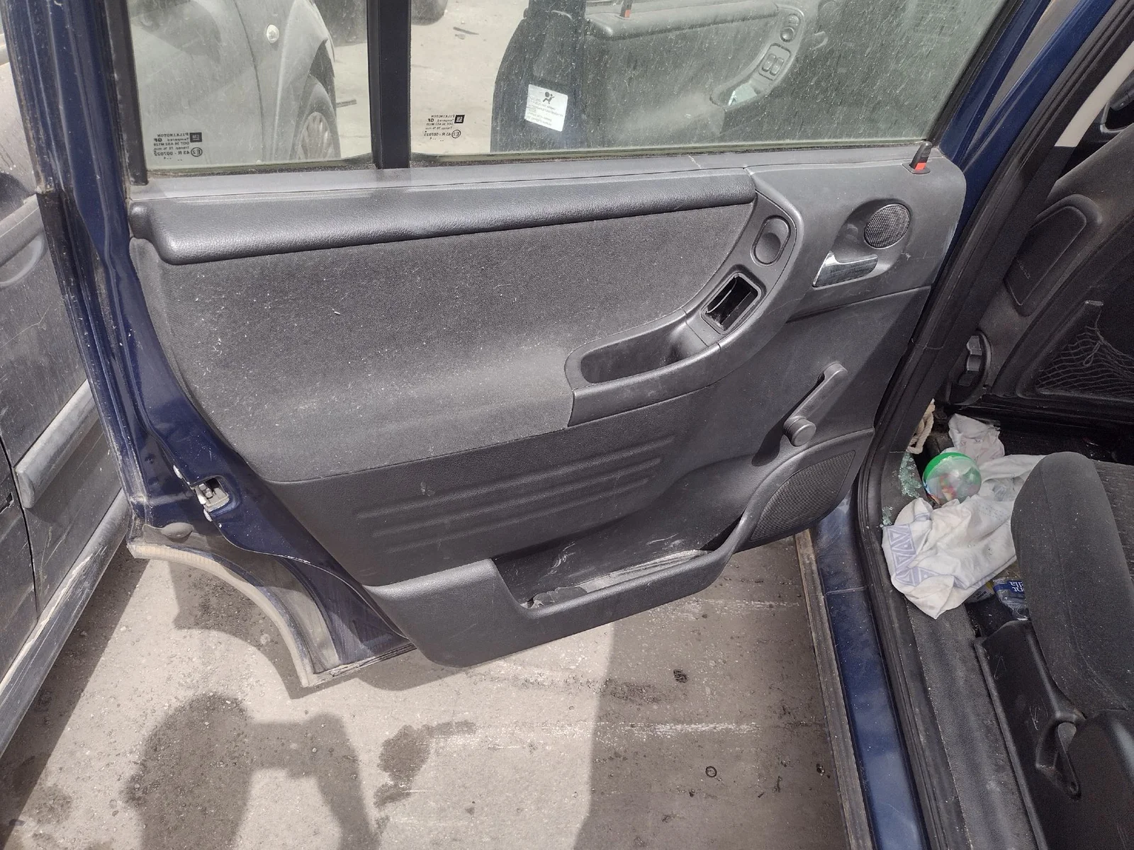 Foto de CERRADURA PUERTA TRASERA IZQUIERDA OPEL ZAFIRA A 2.0 DTI (101 CV / 74 KW) referencia 24414135