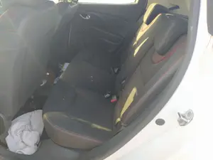 Foto de ENGANCHE CINTURON TRASERO IZQUIERDO RENAULT CLIO IV 1.2 16V (73 CV / 54 KW)