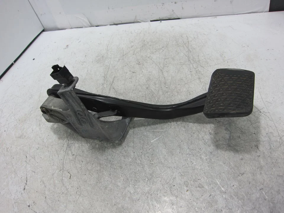 Foto de PEDAL FRENO MERCEDES-BENZ CLS (BM 219) 3.0 CDI CAT (224 CV / 165 KW) referencia A2112900719