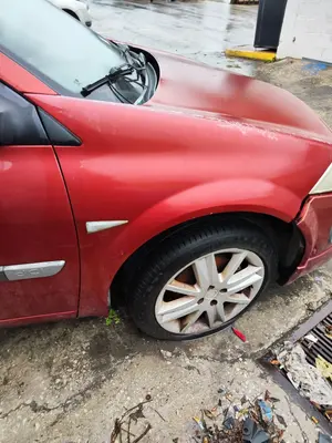 Foto de ALETA DELANTERA DERECHA RENAULT MEGANE II BERLINA 5P 1.5 dCi Diesel (106 CV / 78 KW)