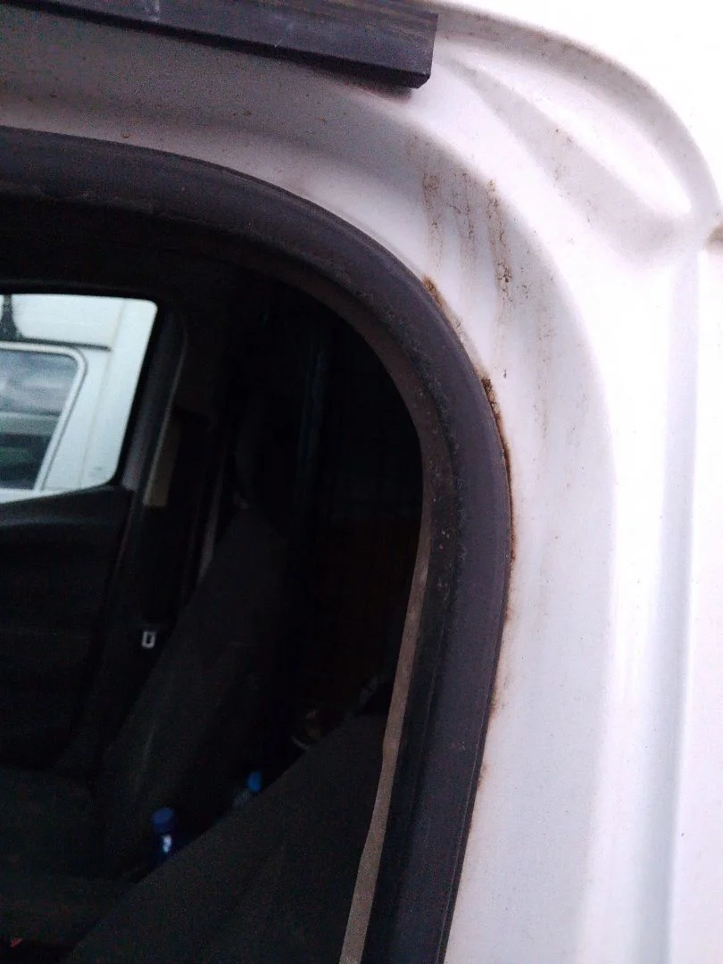 Foto de GOMAS CONTORNO PUERTA FORD TRANSIT COURIER (C4A) 1.5 TDCi CAT (95 CV / 70 KW) referencia BK31V20709CA