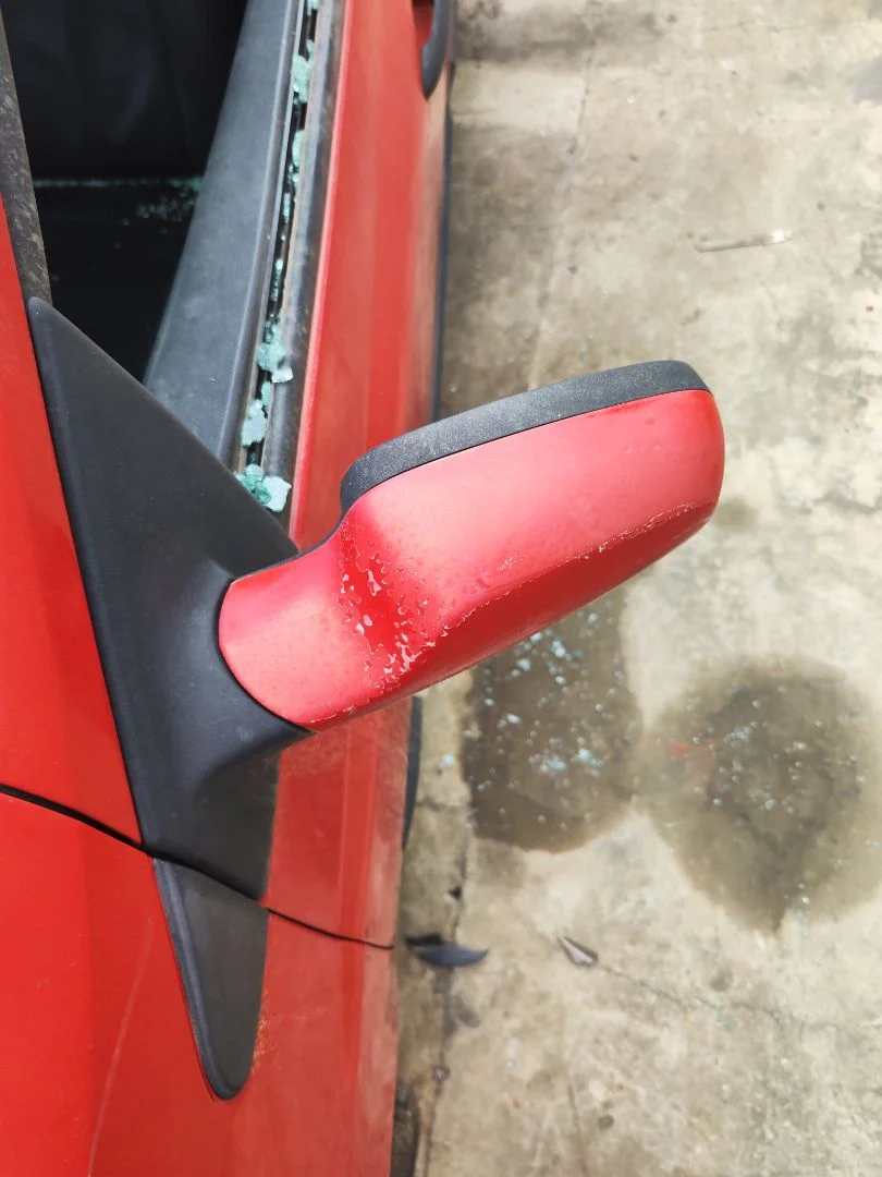 Foto de RETROVISOR IZQUIERDO RENAULT CLIO III 1.5 dCi Diesel CAT (86 CV / 63 KW)