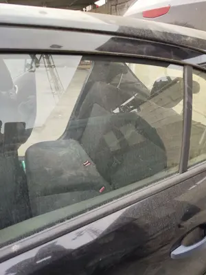 Foto de LUNA TRASERA IZQUIERDA OPEL CORSA D 1.3 16V CDTI (75 CV / 55 KW)