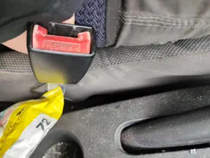 Foto de PRETENSOR AIRBAG IZQUIERDO RENAULT CLIO III 1.5 dCi Diesel CAT (86 CV / 63 KW)