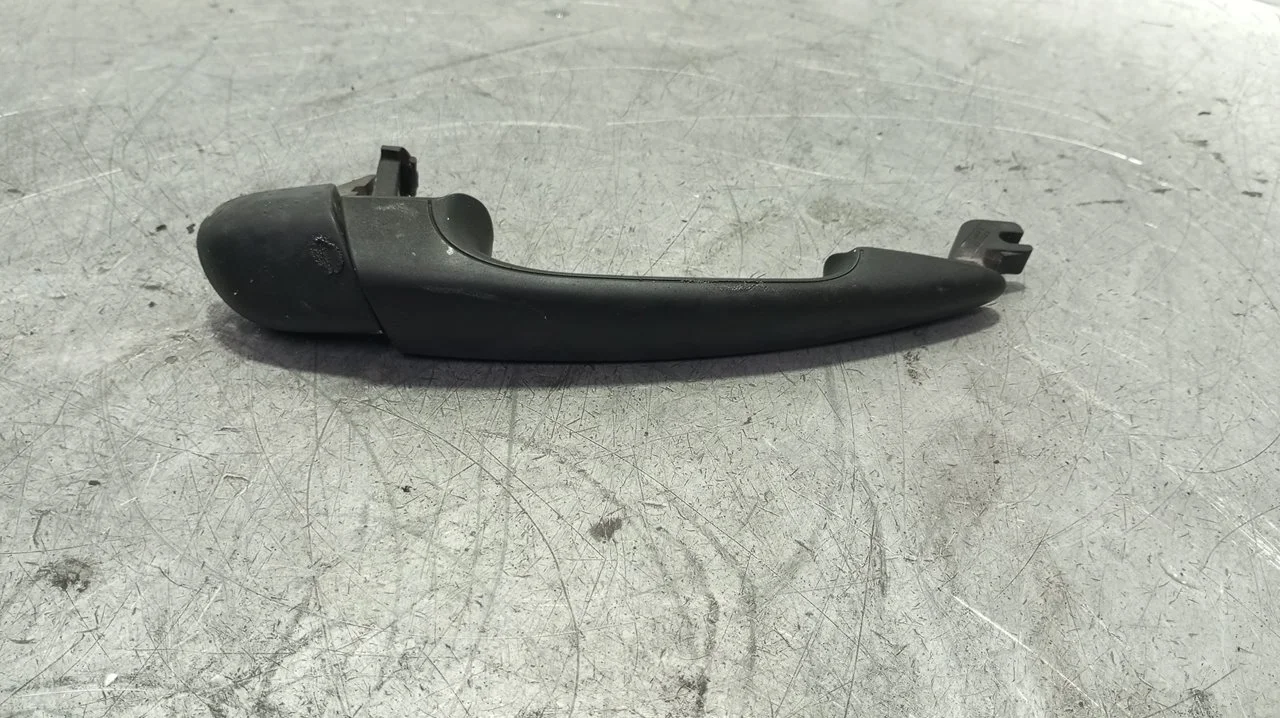 Foto de MANETA EXTERIOR DELANTERA DERECHA BMW SERIE 3 BERLINA (E46) 2.0 16V Diesel CAT (136 CV / 100 KW) referencia 8216126