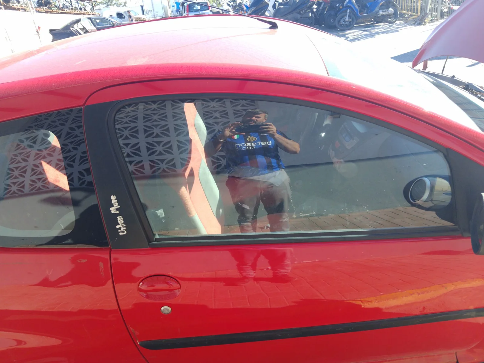 Foto de LUNA DELANTERA DERECHA PEUGEOT 107 1.0 CAT (384F) (68 CV / 50 KW)