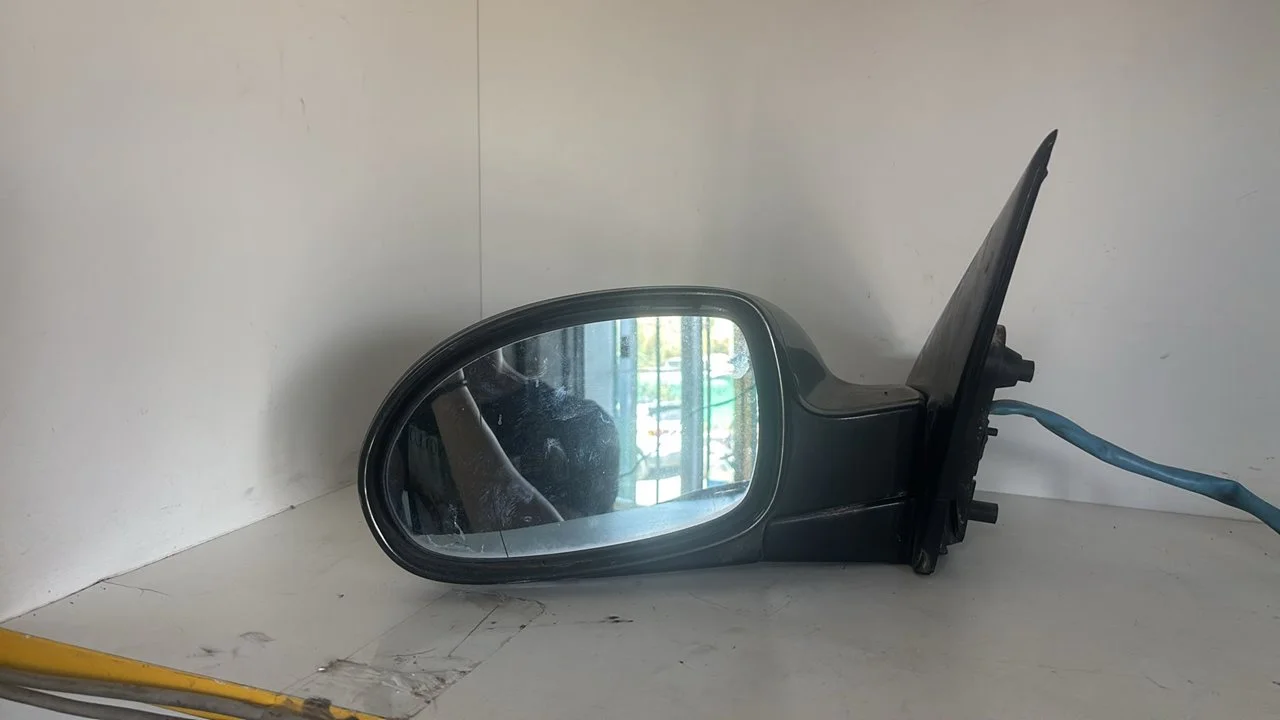Foto de RETROVISOR IZQUIERDO CITROEN C5 BERLINA referencia 532989XT