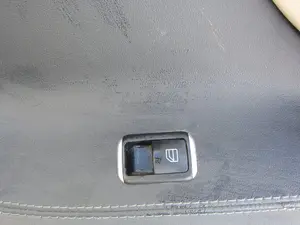 Foto de MANDO ELEVALUNAS TRASERO DERECHO TESLA MODEL S eléctrico 270 kW (367 CV / 270 KW)