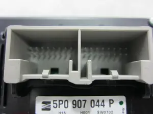 Foto de NO IDENTIFICADO SEAT LEON (1P1) 1.6 TDI (105 CV / 77 KW) referencia 5P0907044P foto 4