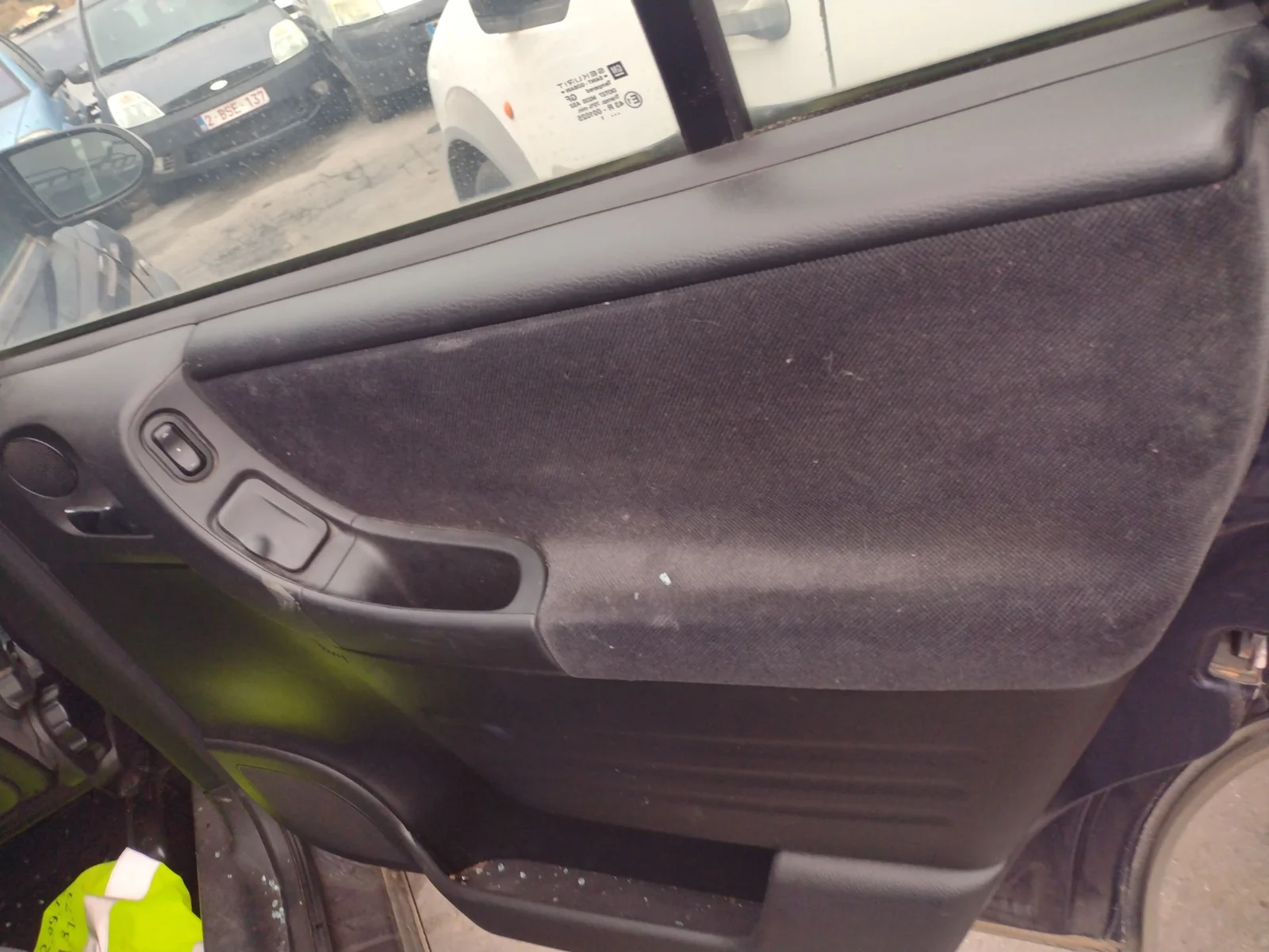 Foto de GUARNECIDO PUERTA TRASERA DERECHA OPEL ZAFIRA A 2.0 DTI (101 CV / 74 KW) referencia 13141891