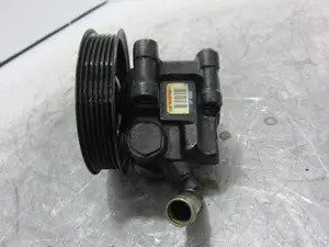 Foto de BOMBA DIRECCION FORD FOCUS FAMILIAR (CAK) 1.8 TDCi CAT (101 CV / 74 KW) foto 2
